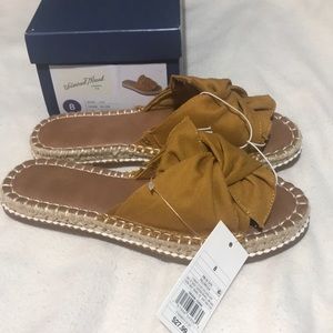 Universal Threads size 8 Lila in yellow